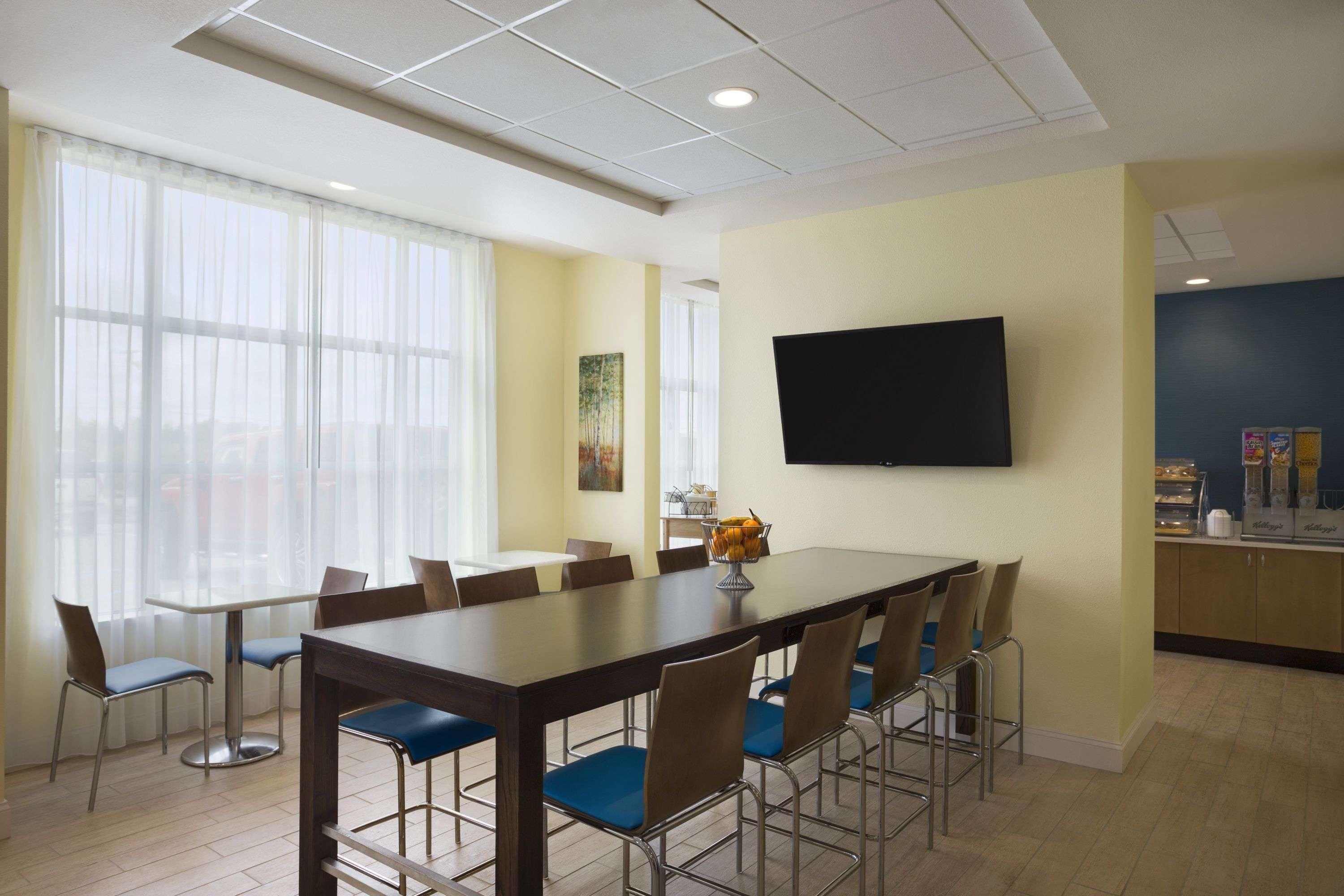 Days Inn & Suites By Wyndham Belmont Eksteriør bilde
