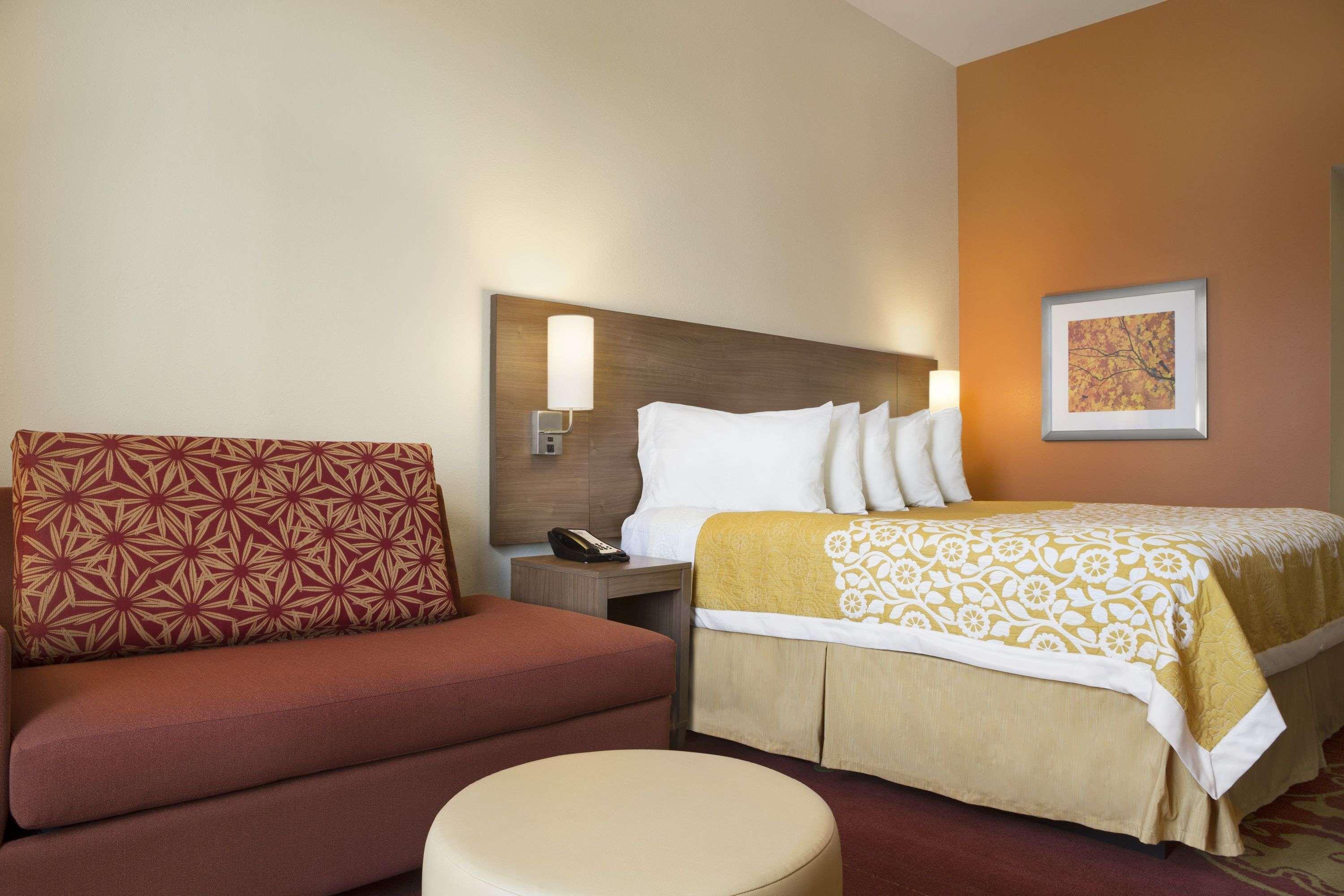 Days Inn & Suites By Wyndham Belmont Eksteriør bilde