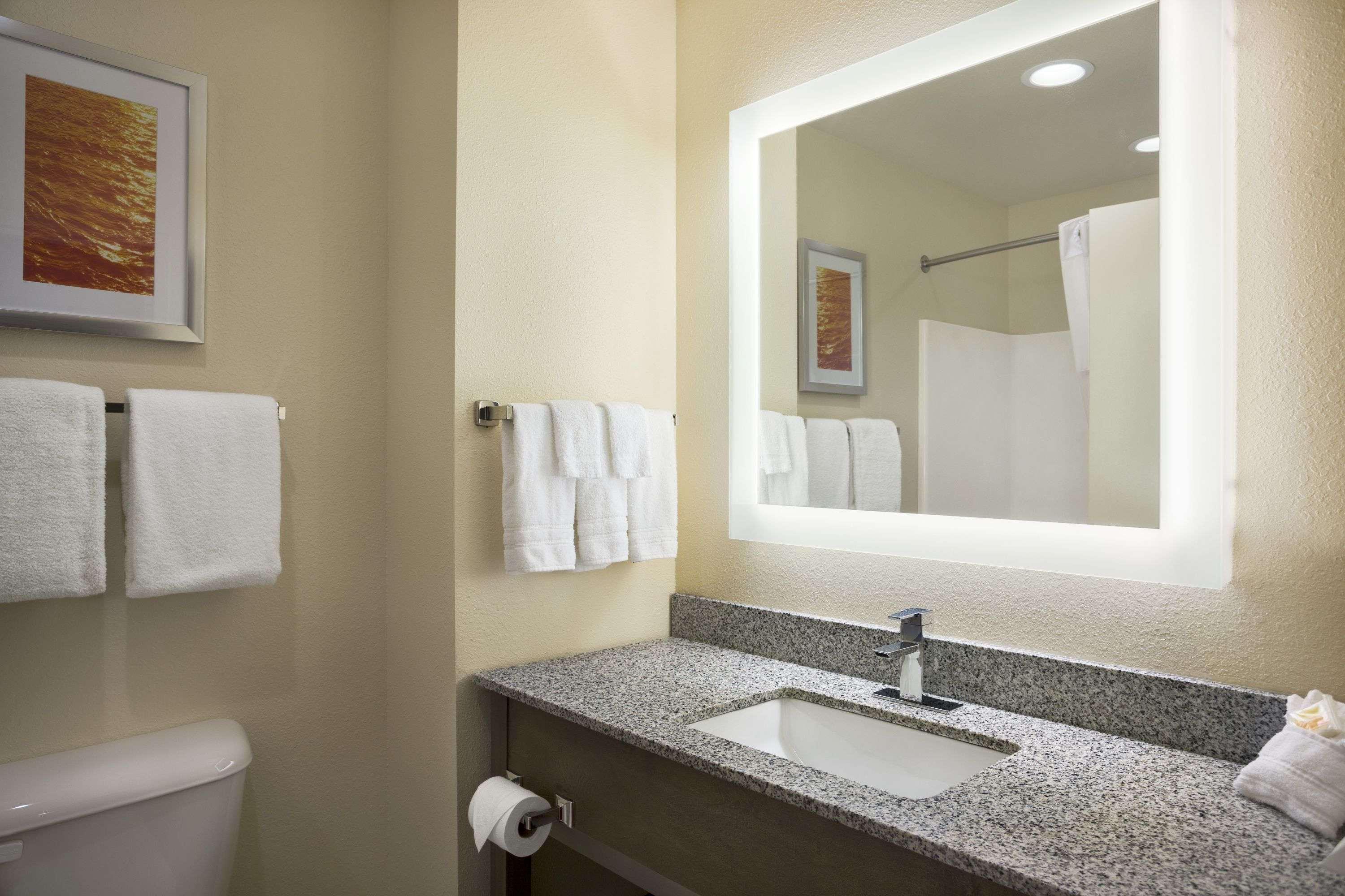 Days Inn & Suites By Wyndham Belmont Eksteriør bilde