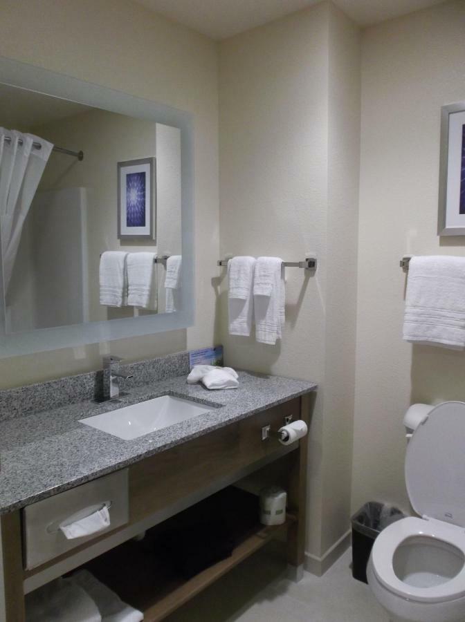 Days Inn & Suites By Wyndham Belmont Eksteriør bilde